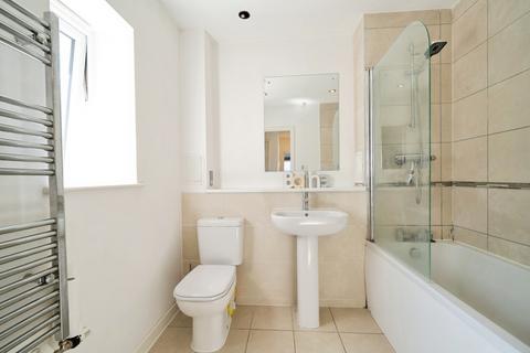 2 bedroom flat for sale, Strawberry Fields, Addlestone, Surrey, KT15
