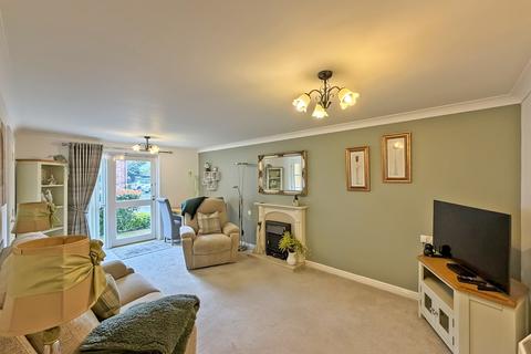 1 bedroom ground floor flat for sale, Wombrook Court Wombourne, Wolverhampton, WV5 9AA