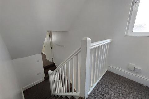 2 bedroom flat to rent, Flat 3, 270 Cheriton Road, Folkestone