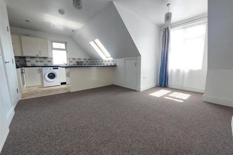 2 bedroom flat to rent, Flat 3, 270 Cheriton Road, Folkestone