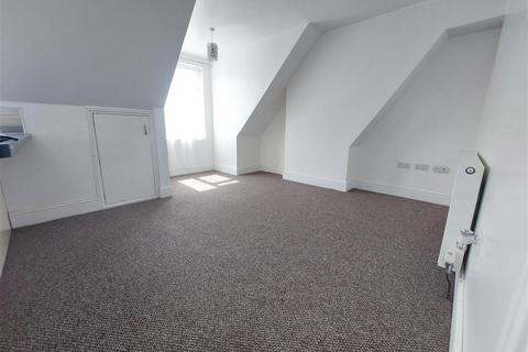 2 bedroom flat to rent, Flat 3, 270 Cheriton Road, Folkestone