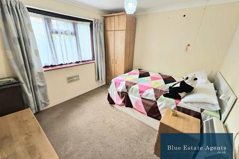 1 bedroom flat for sale, Vicarage Farm Road, Hounslow, TW5
