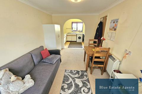 1 bedroom flat for sale, Vicarage Farm Road, Hounslow, TW5