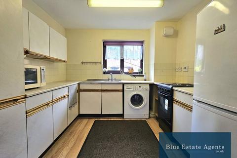 1 bedroom flat for sale, Vicarage Farm Road, Hounslow, TW5
