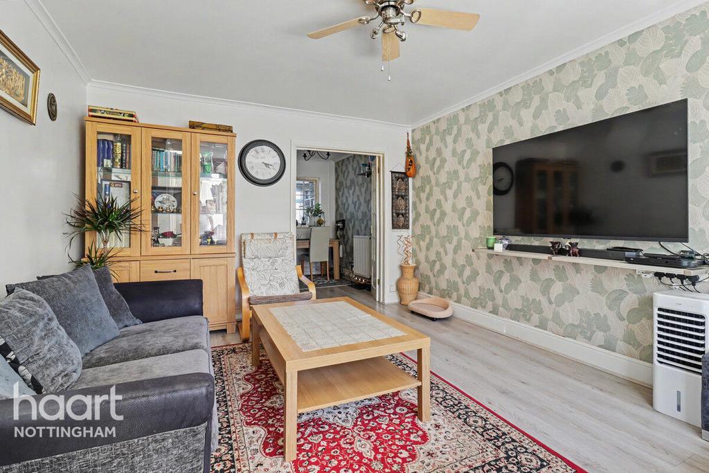 House in Gedling, Nottinghamshire - View 2