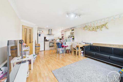 2 bedroom flat to rent, Brackenhurst Place, Moortown, Leeds