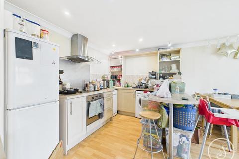 2 bedroom flat to rent, Brackenhurst Place, Moortown, Leeds