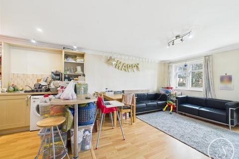 2 bedroom flat to rent, Brackenhurst Place, Moortown, Leeds