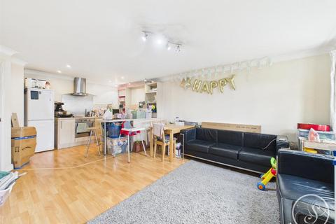 2 bedroom flat to rent, Brackenhurst Place, Moortown, Leeds