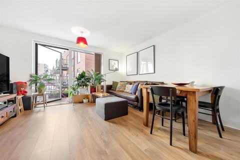 2 bedroom flat to rent, Miles Square, Brixton