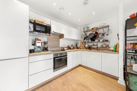 2 bedroom flat to rent, Miles Square, Brixton