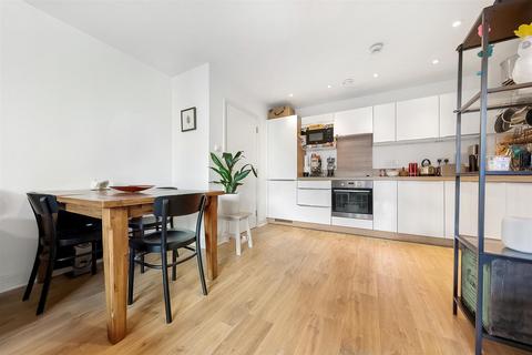2 bedroom flat to rent, Miles Square, Brixton