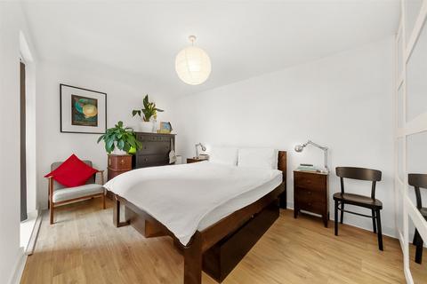 2 bedroom flat to rent, Miles Square, Brixton