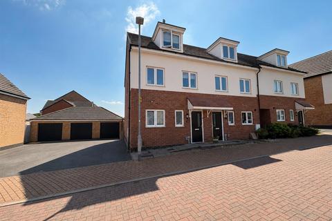 3 bedroom townhouse to rent, Piggott Avenue, Gedling, Nottingham