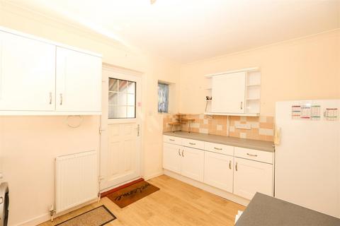 2 bedroom detached bungalow for sale, Kingston Avenue, Ripon