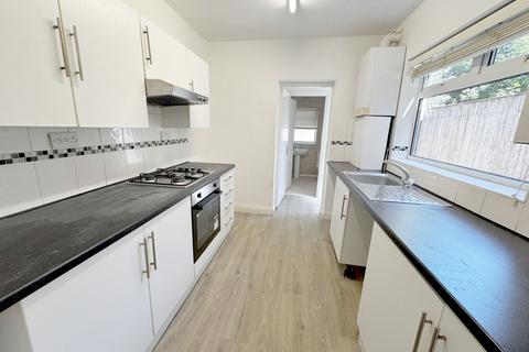 3 bedroom terraced house to rent, Hythe Road, Swindon SN1