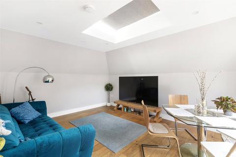 Ellerslie Road, London, W12