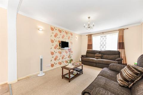 4 bedroom semi-detached house for sale, The Bramblings, Highams Park