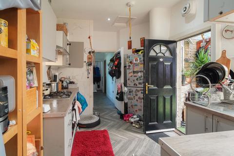 5 bedroom flat for sale, Manchester Road, Burnley BB11