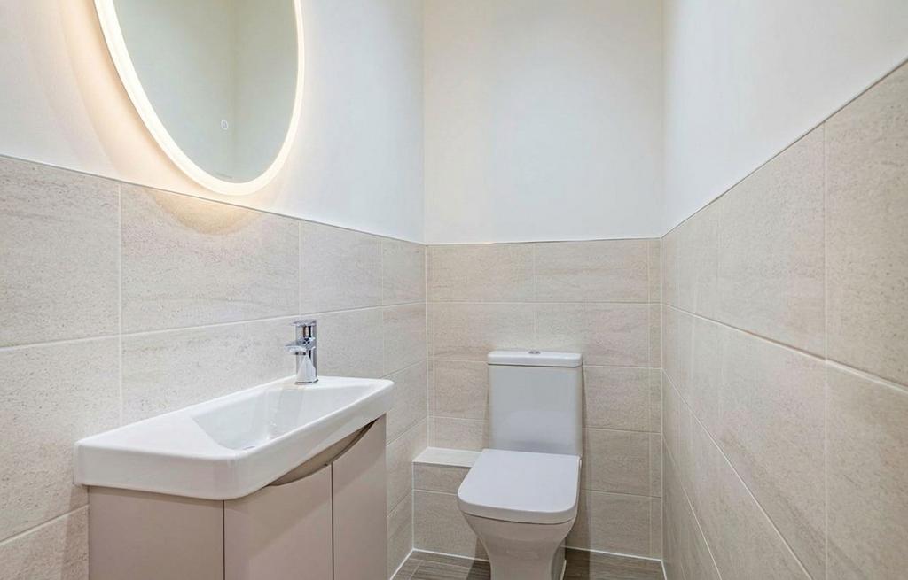 Roebuck Gardens, Wollaton, NG8 - Повеќе