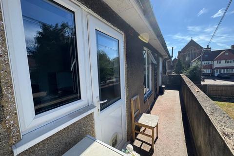 4 bedroom flat to rent, Victoria Road, Ruislip Manor, HA4