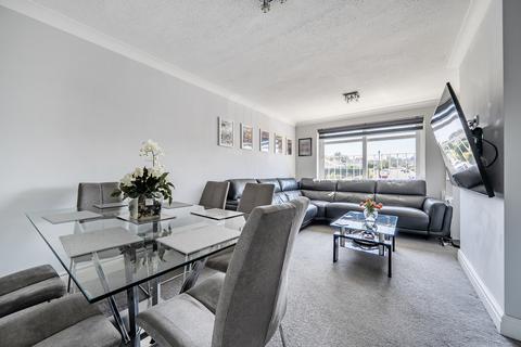 Cotswold Avenue, Bushey, WD23