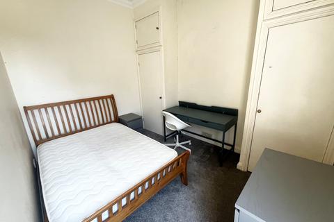 2 bedroom flat to rent, Lansdowne Road, Bournemouth, BH1