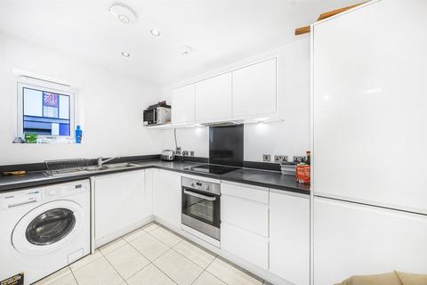 2 bedroom maisonette for sale, Hickman Avenue, London E4
