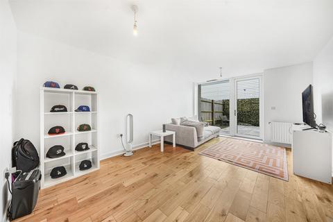 2 bedroom maisonette for sale, Hickman Avenue, London E4