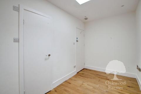 Studio to rent, Albany Road, Old Windsor SL4