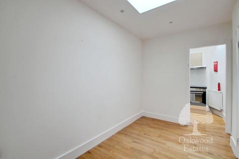 Studio to rent, Albany Road, Old Windsor SL4