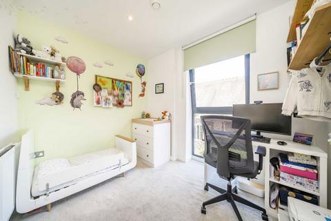 2 bedroom flat for sale, Gunnersbury Lane, London W3