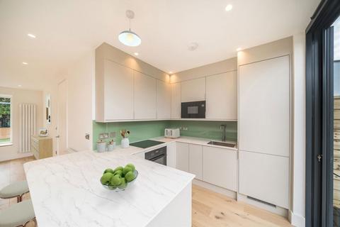 3 bedroom semi-detached house for sale, Leigham Vale, London SW16