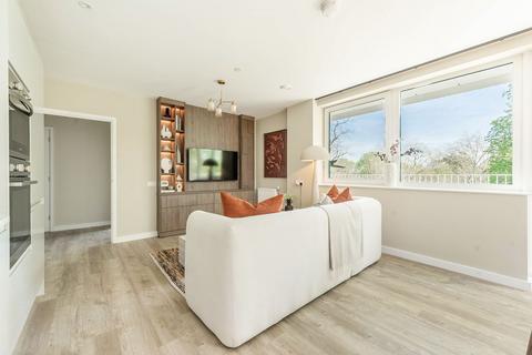 3 bedroom flat for sale, Southall Grove, Southall UB1