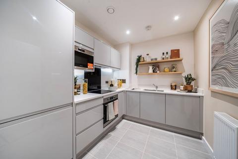 3 bedroom flat for sale, Southall Grove, Southall UB1