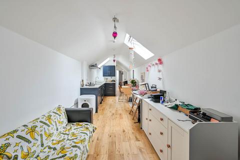 1 bed semi-detached house for rent in Denzil Road, Guildford, GU2