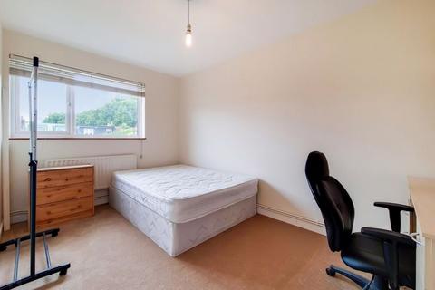 3 bedroom apartment to rent, Fairfield Road, Bow, E3