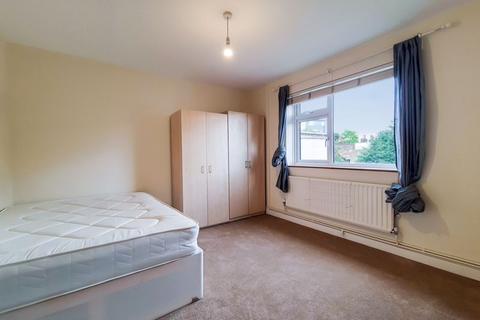 3 bedroom apartment to rent, Fairfield Road, Bow, E3