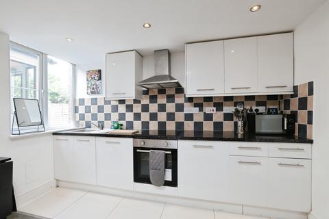 1 bedroom ground floor flat for sale, Broad Street, Chesham