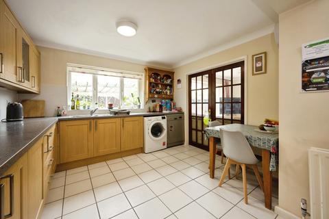 4 bedroom semi-detached house for sale, Bradgate Road, Bedford, Bedfordshire, MK40
