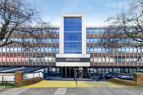 2 bedroom ground floor flat to rent, Broad House, Imperial Way, Harrow, HA2