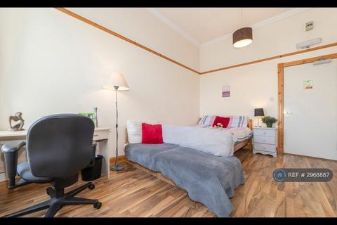 1 bedroom in a flat share to rent, Sauchiehall St, Glasgow, G3