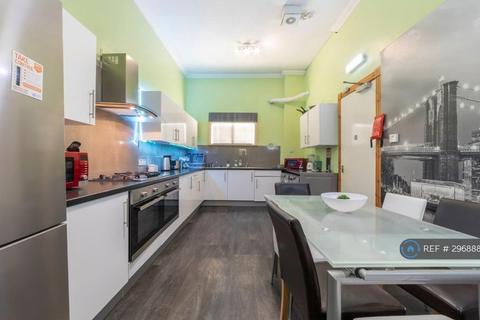 1 bedroom in a flat share to rent, Sauchiehall St, Glasgow, G3