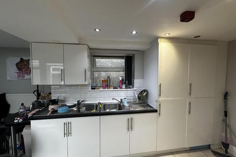 1 bedroom in a house share to rent, Merthyr Street, Cardiff CF24
