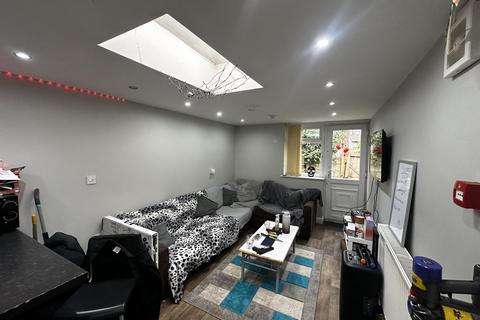 1 bedroom in a house share to rent, Merthyr Street, Cardiff CF24