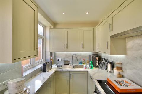 3 bedroom house for sale, Rothwell Gardens, Dagenham RM9