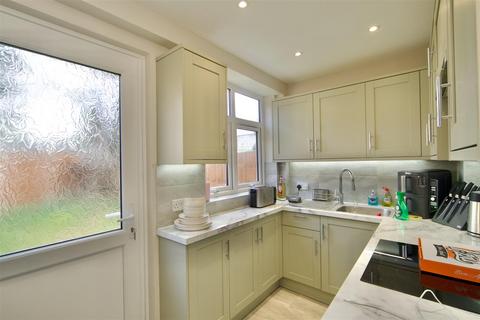 3 bedroom house for sale, Rothwell Gardens, Dagenham RM9