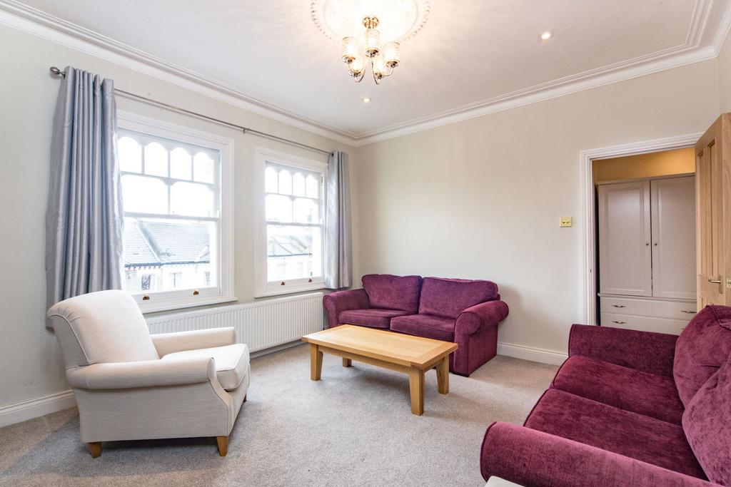 Apartment in London, Falcon Estate, Clapham Junction - More