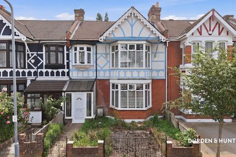 Clarendon Gardens, Ilford IG1