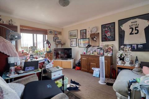 2 bedroom apartment for sale, Clacton on Sea CO15